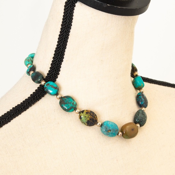 Turquoise nugget choker with sterling silver beads and clasp 17” in length - Picture 4 of 11